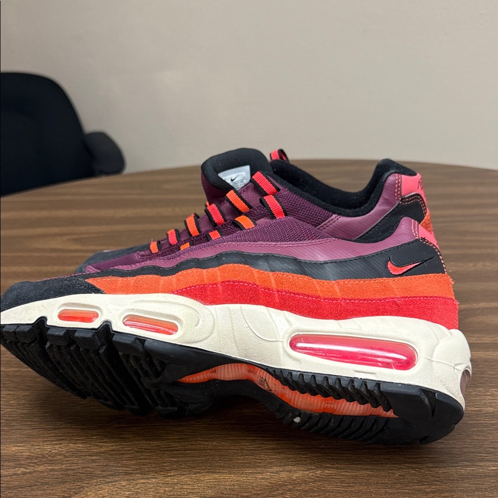 Nike Air Max 95 Winterized Villain Red